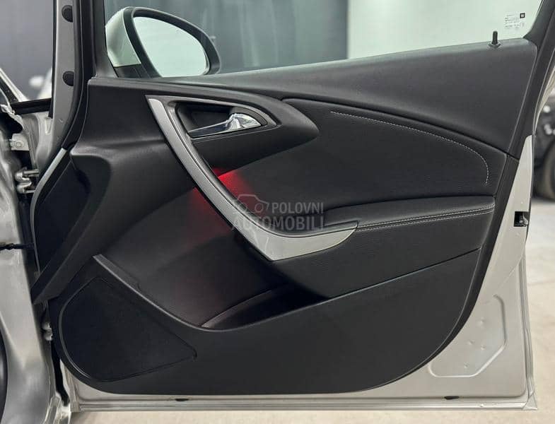 Opel Astra J 1.4T AUT/XEN/NAV CH