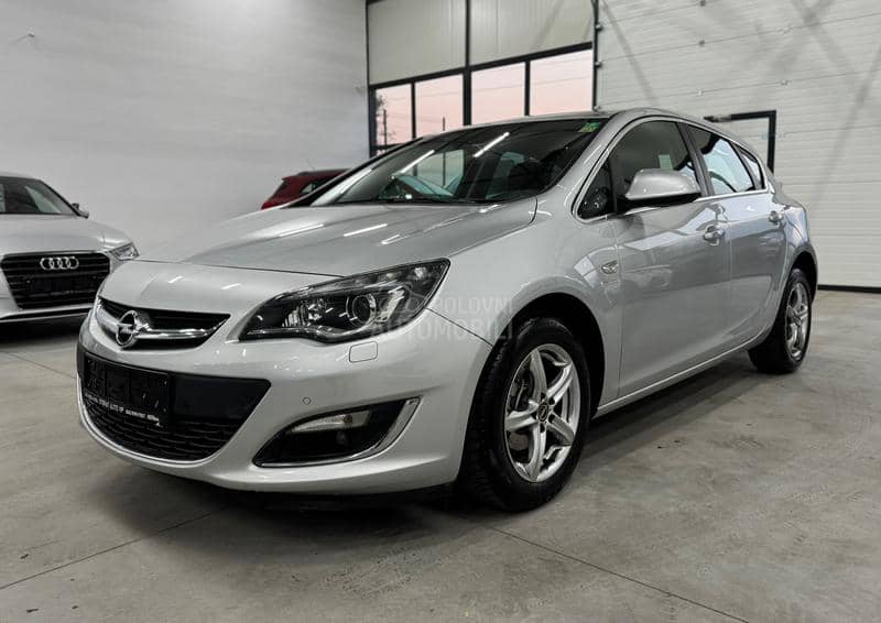 Opel Astra J 1.4T AUT/XEN/NAV CH