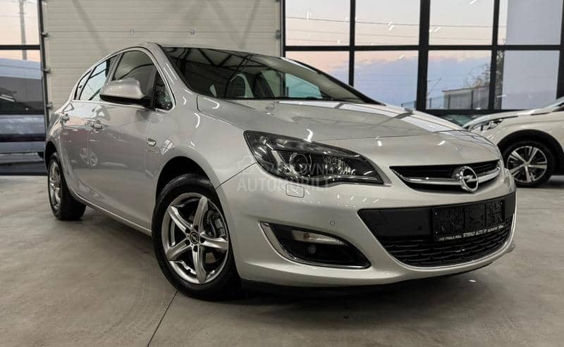 Opel Astra J 1.4T AUT/XEN/NAV CH
