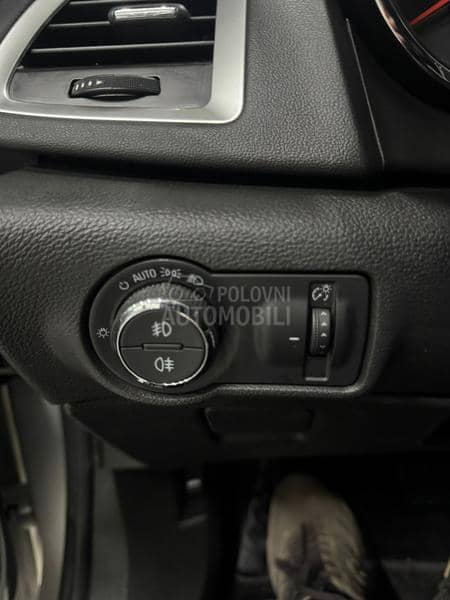 Opel Astra J 1.4T AUT/XEN/NAV CH