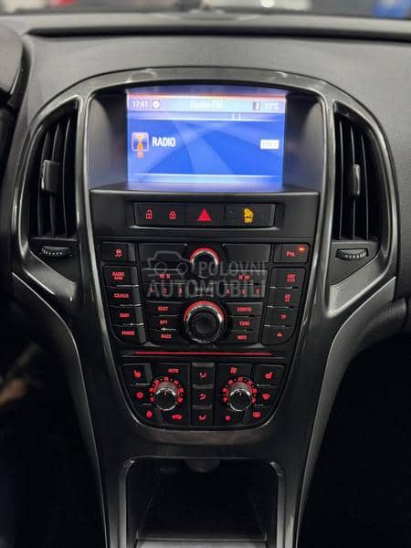 Opel Astra J 1.4T AUT/XEN/NAV CH