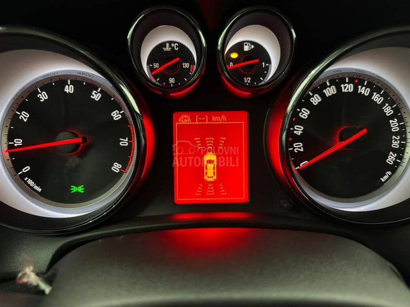 Opel Astra J 1.4T AUT/XEN/NAV CH