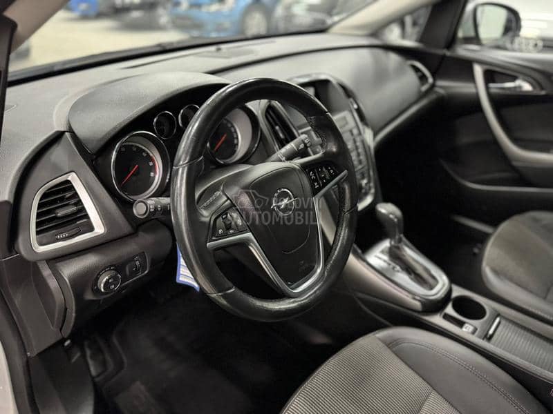 Opel Astra J 1.4T AUT/XEN/NAV CH