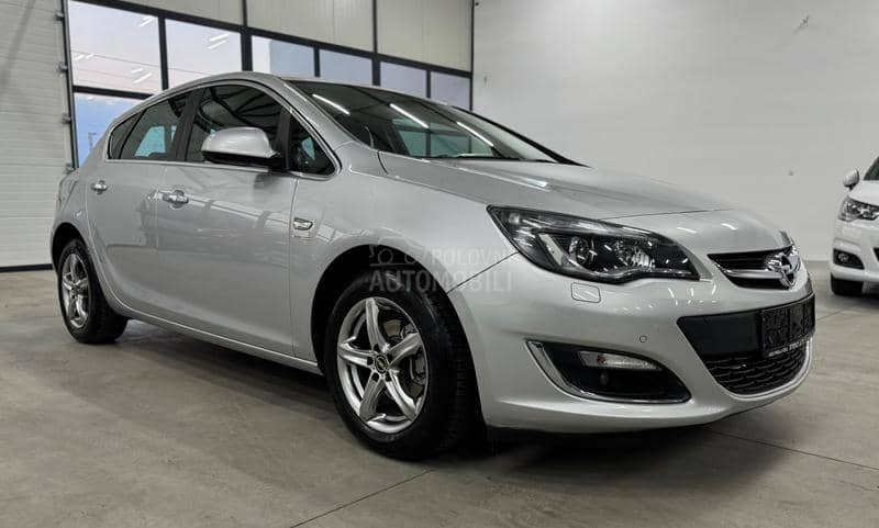 Opel Astra J 1.4T AUT/XEN/NAV CH