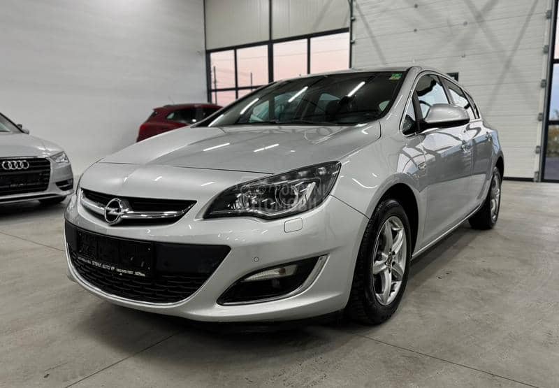 Opel Astra J 1.4T AUT/XEN/NAV CH