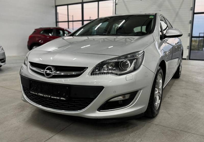 Opel Astra J 1.4T AUT/XEN/NAV CH