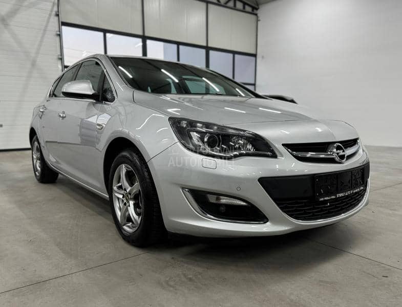 Opel Astra J 1.4T AUT/XEN/NAV CH