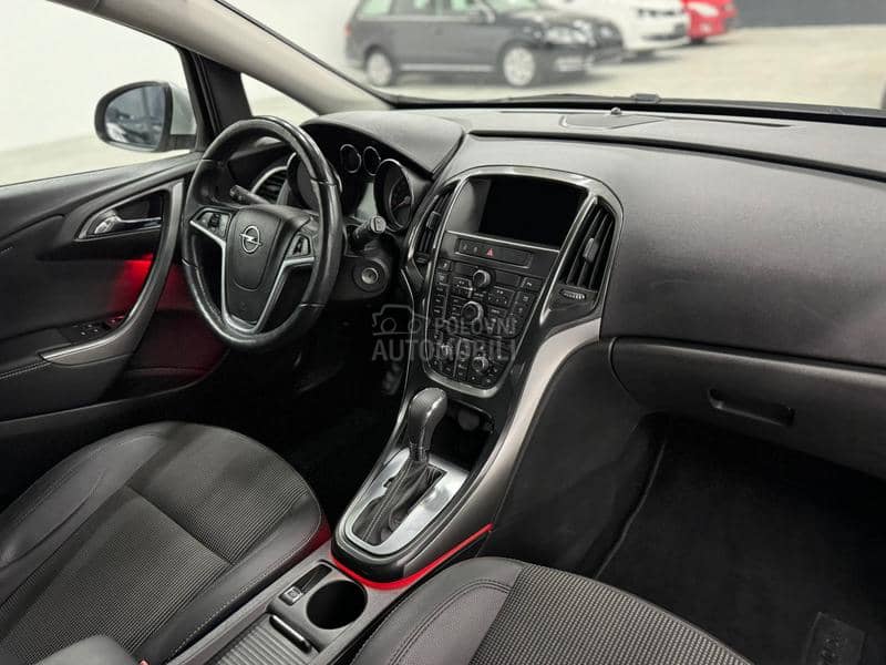 Opel Astra J 1.4T AUT/XEN/NAV CH