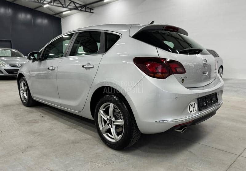 Opel Astra J 1.4T AUT/XEN/NAV CH