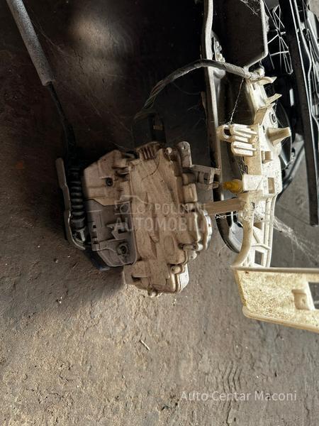 podizac i brava touareg