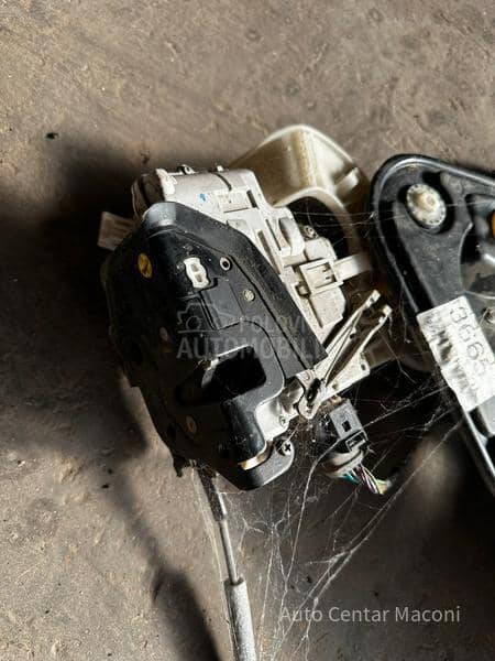 podizac i brava touareg