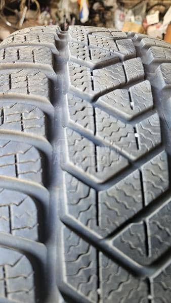 Pirelli 215/60 R16 Zimska