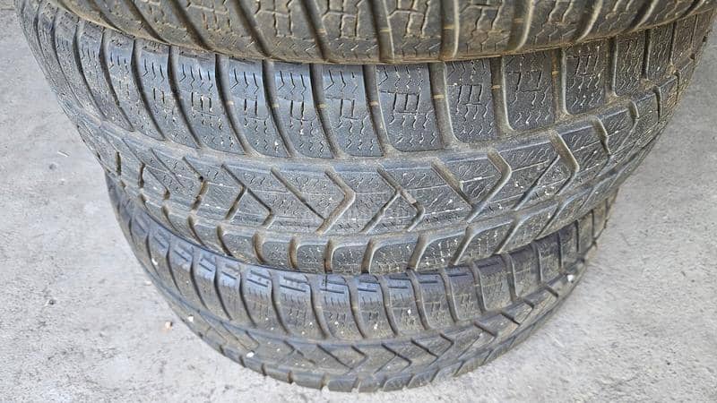 Pirelli 215/60 R16 Zimska