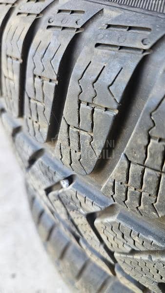 Pirelli 215/60 R16 Zimska