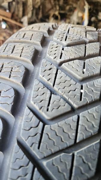 Pirelli 215/60 R16 Zimska