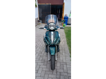 Piaggio Beverly tourer