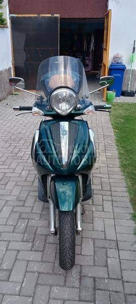Piaggio Beverly tourer