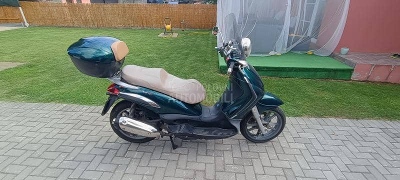Piaggio Beverly tourer