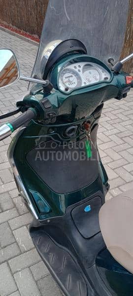 Piaggio Beverly tourer