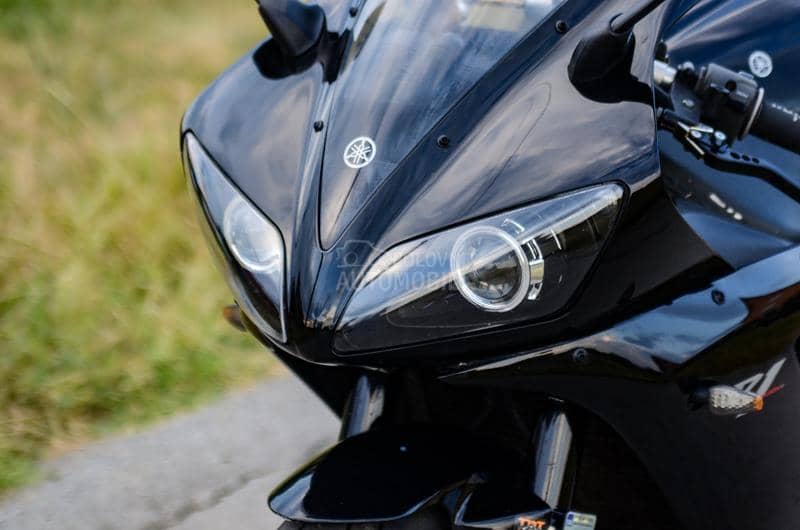 Yamaha R1