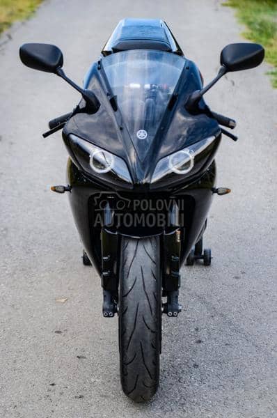 Yamaha R1