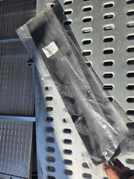 Desna suvozačeva lajsna trafik