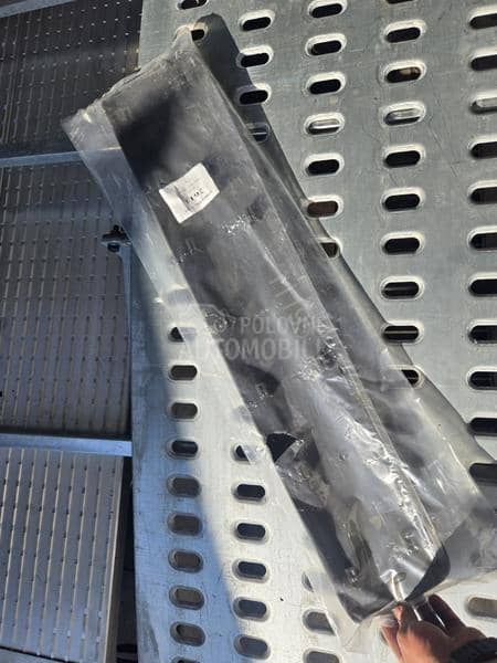 Desna suvozačeva lajsna trafik