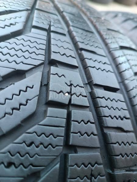 Hankook 215/55 R17 Zimska