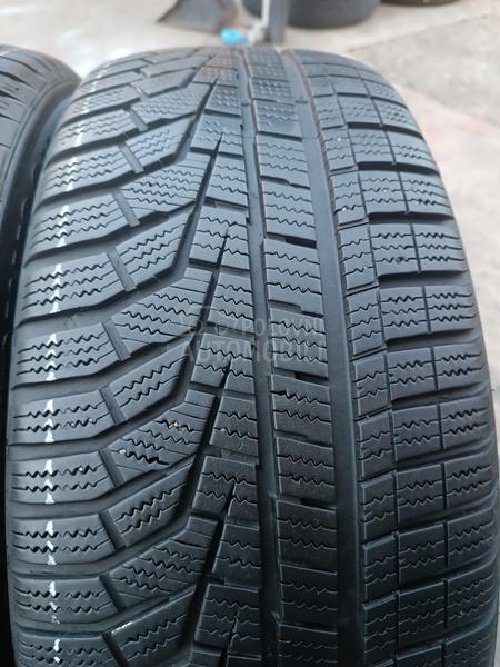 Hankook 215/55 R17 Zimska