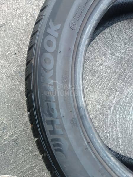 Hankook 215/55 R17 Zimska