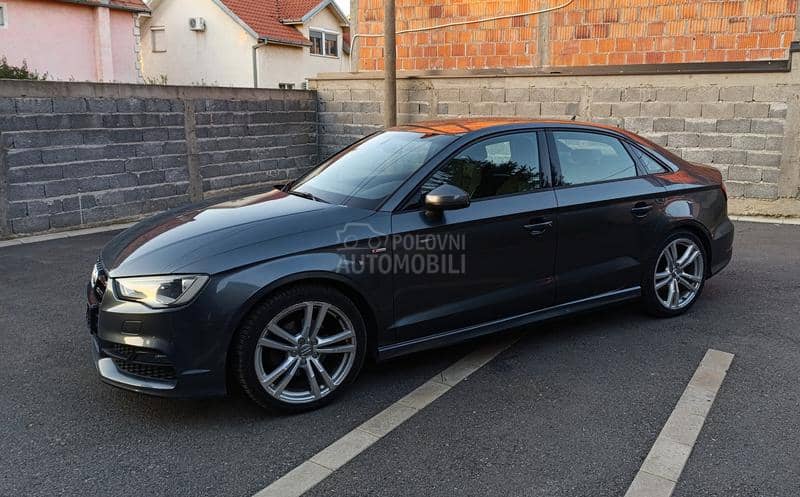 Audi A3 1,6 3 x S LINE