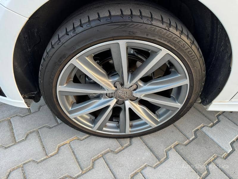 Audi A1 1.2 bi color S line