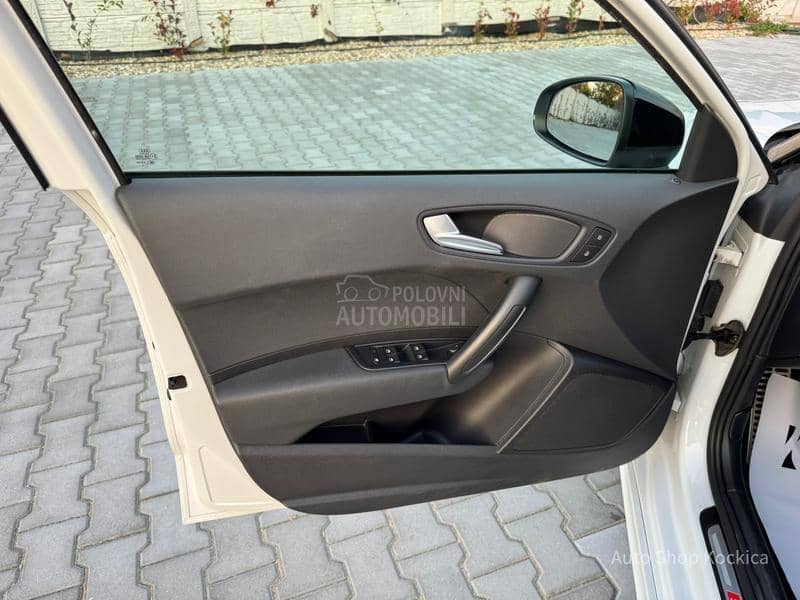 Audi A1 1.2 bi color S line