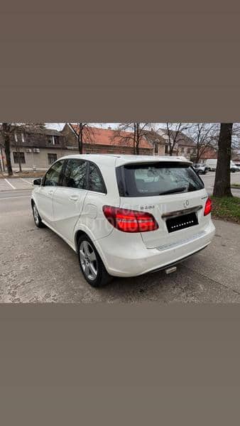 Mercedes Benz B 200 AVANTGARDE
