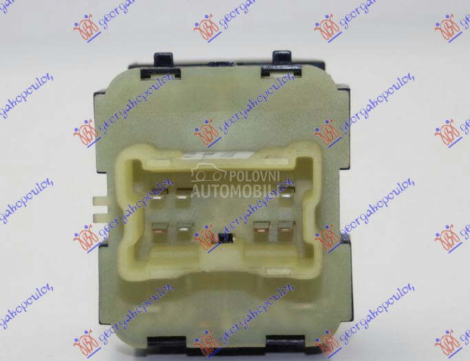 PREKIDAC U PREDNJIM VRATIMA (2