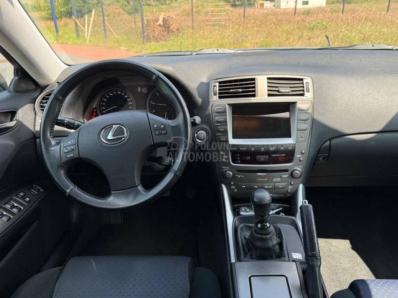 Lexus IS 220 2.2d 2008. god. -  kompletan auto u delovima