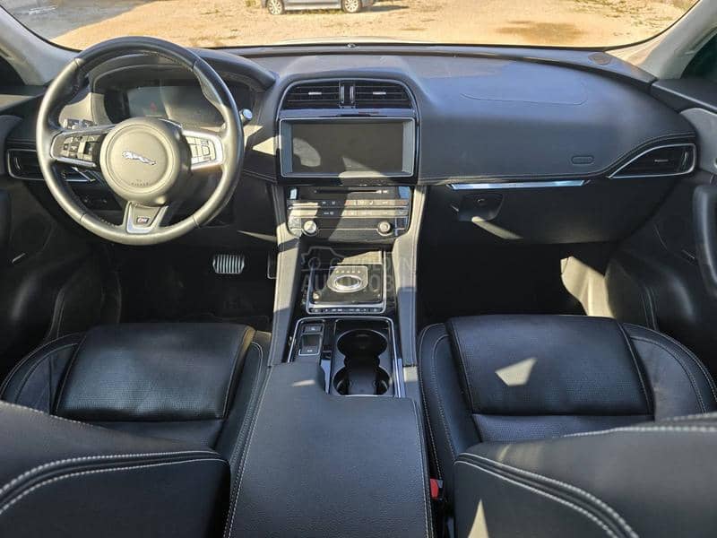 Jaguar F pace S Virtual