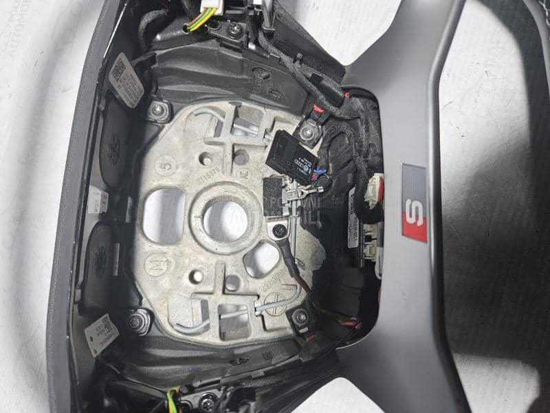 VOLAN AIRBAG E TRON Q4