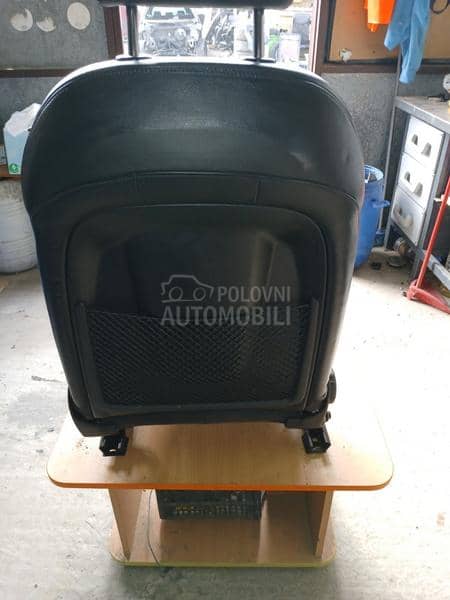 A4 B8 KARAVAN SEDIŠTA KOŽNA