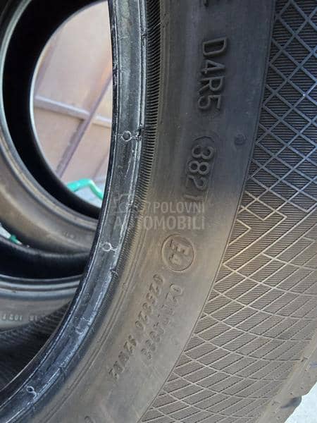 Continental 215/60 R18 Zimska