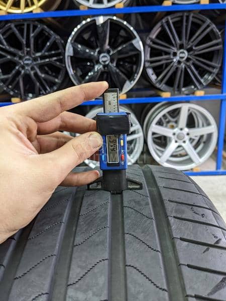 Bridgestone 255/35 R21 Letnja