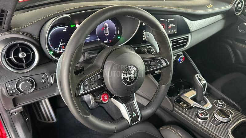 Alfa Romeo Giulia QV 100years 520ps