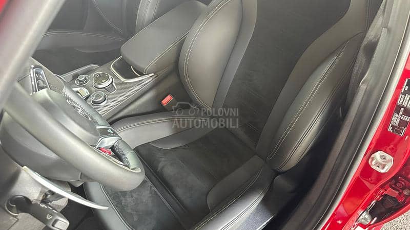 Alfa Romeo Giulia QV 100years 520ps