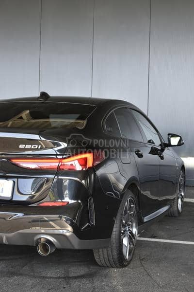 BMW 220 i M Paket AT