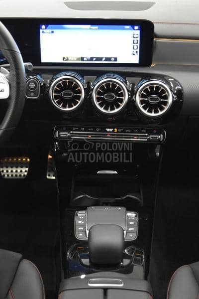 Mercedes Benz CLA 180 1.3 AMG Limousine AT