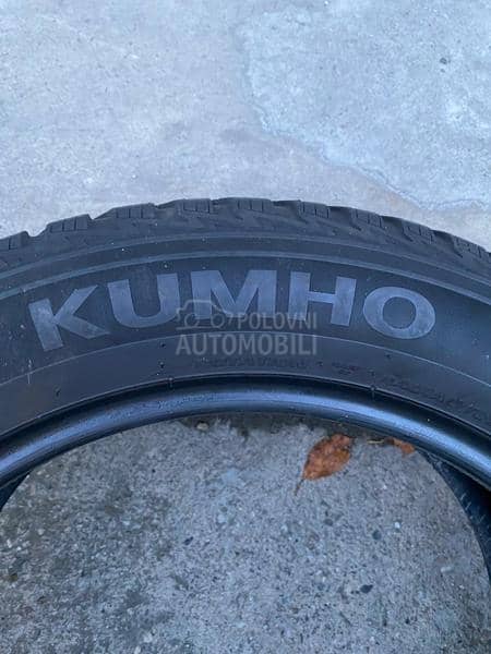 Kumho 215/55 R17 Zimska