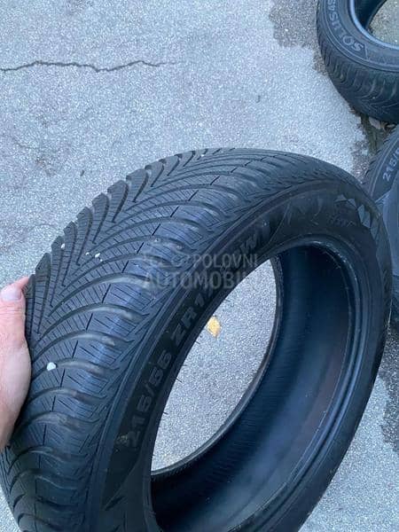 Kumho 215/55 R17 Zimska