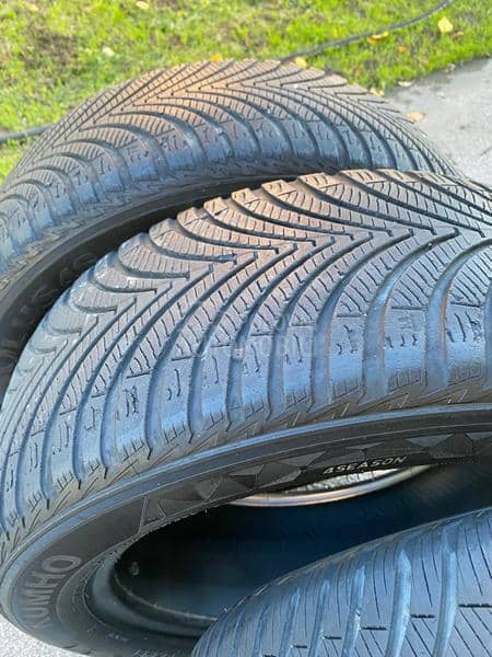 Kumho 215/55 R17 Zimska