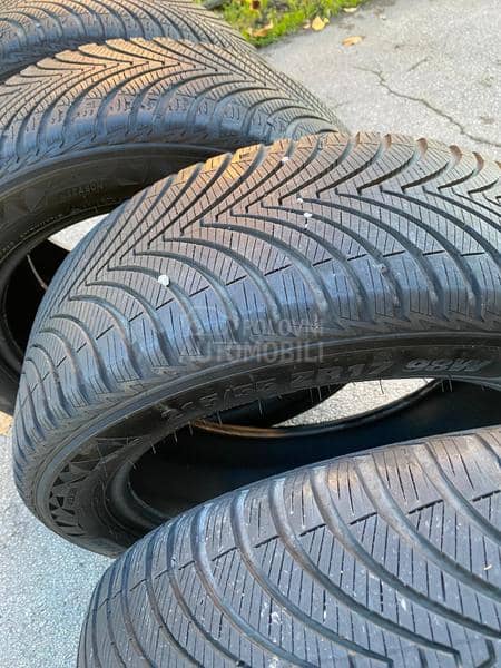 Kumho 215/55 R17 Zimska