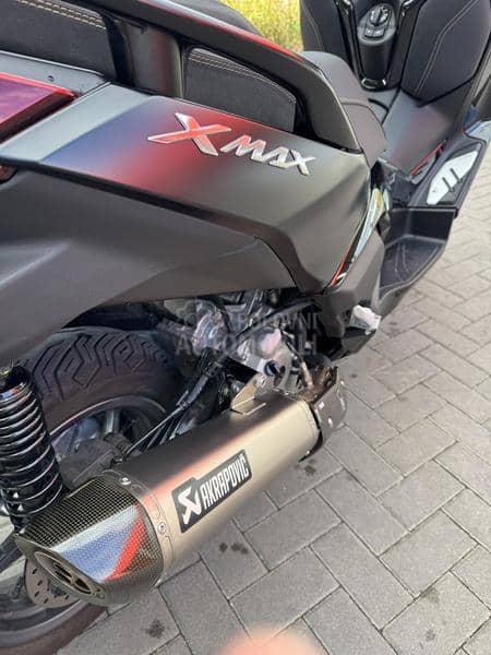 Yamaha XMAX 300 Tech Max AKRAP
